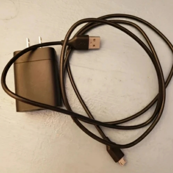 Insignia Wireless Charge pad - Picture 2 of 2